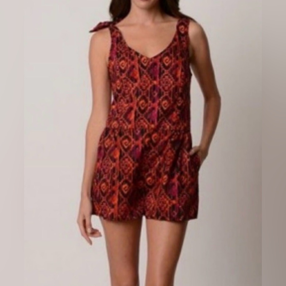 Miley Cyrus & Max Azria NWT Orange and Black Romper‎